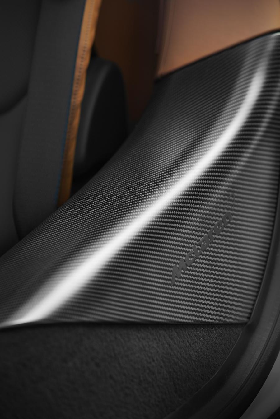 Детали интерьера McLaren 570GT 2016 года  (UK) (фото 61 из 125)